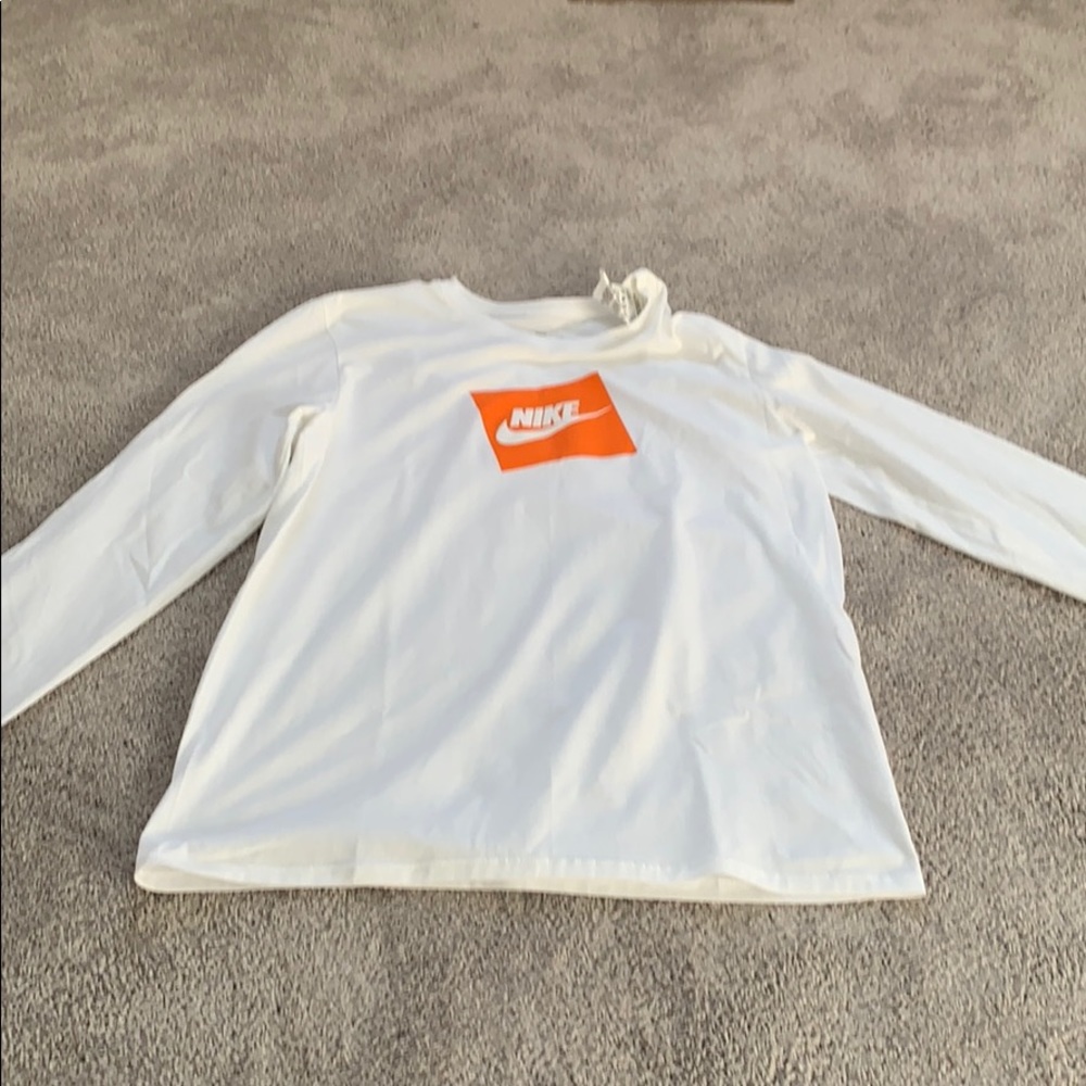 New vintage box logo Nike long sleeve tee